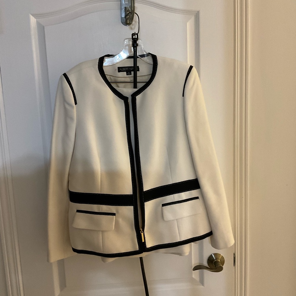 Ladies Albert Nipon suit